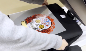 Operator transfering DTF prinnt by heat-press